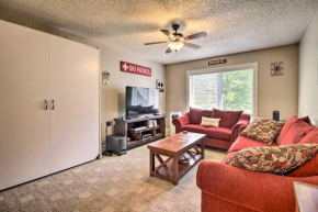 Cozy Condo with Magic Mountain Ski-In Access!